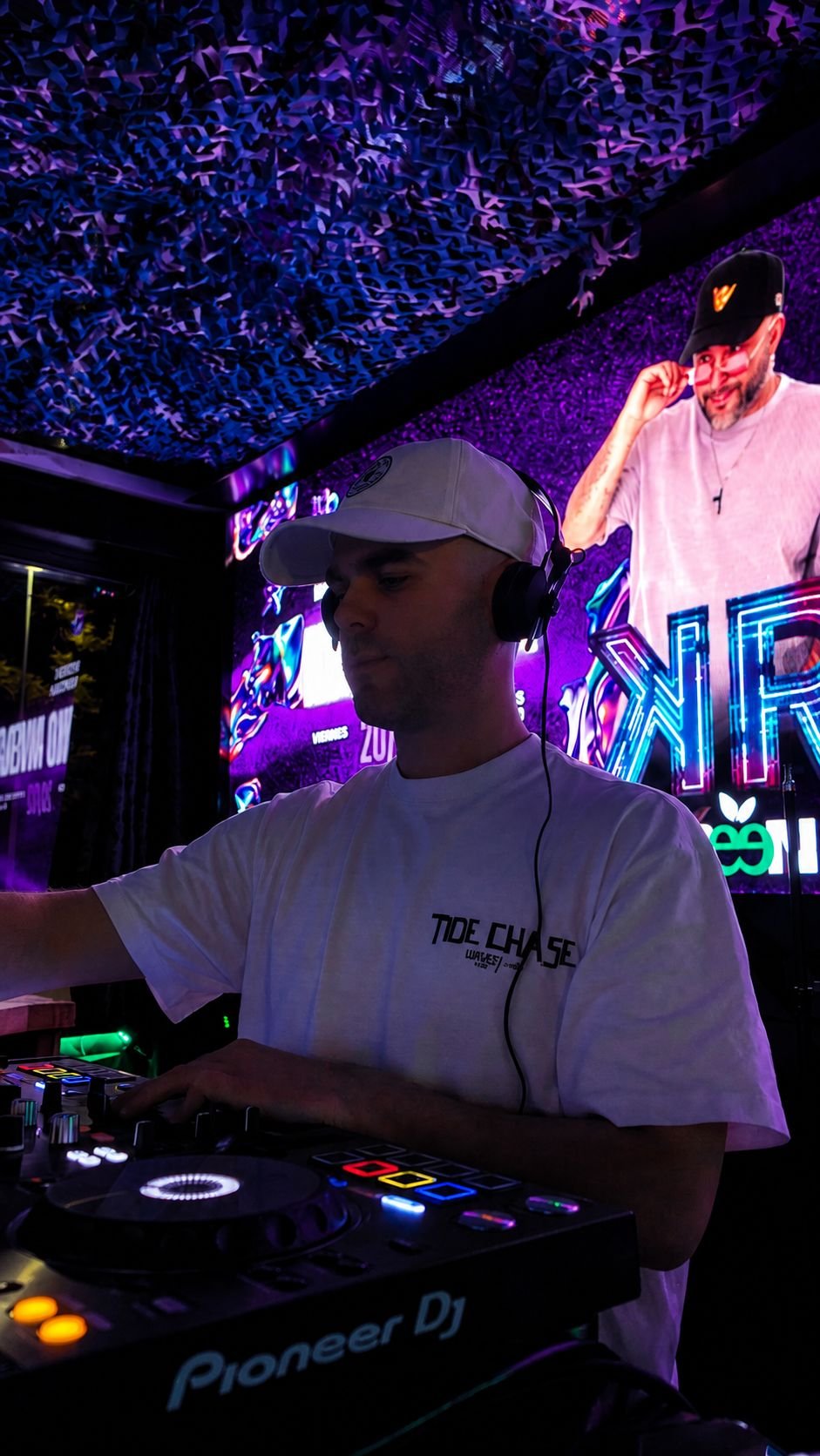 Jota Zambrano DJ en directo 14